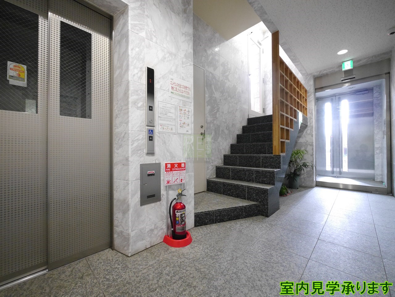 建物エントランス