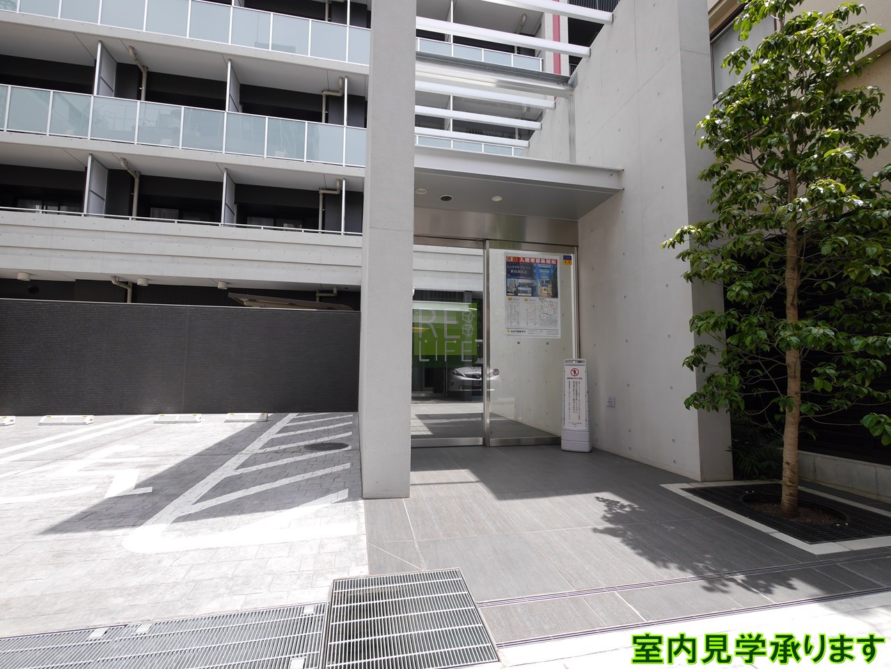 建物エントランス