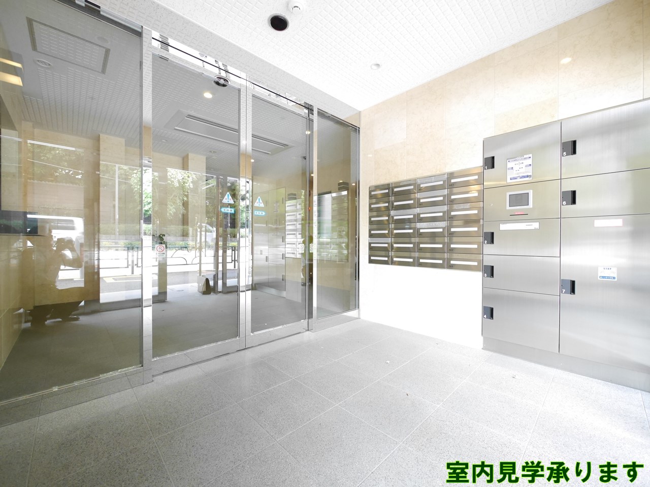 建物エントランス