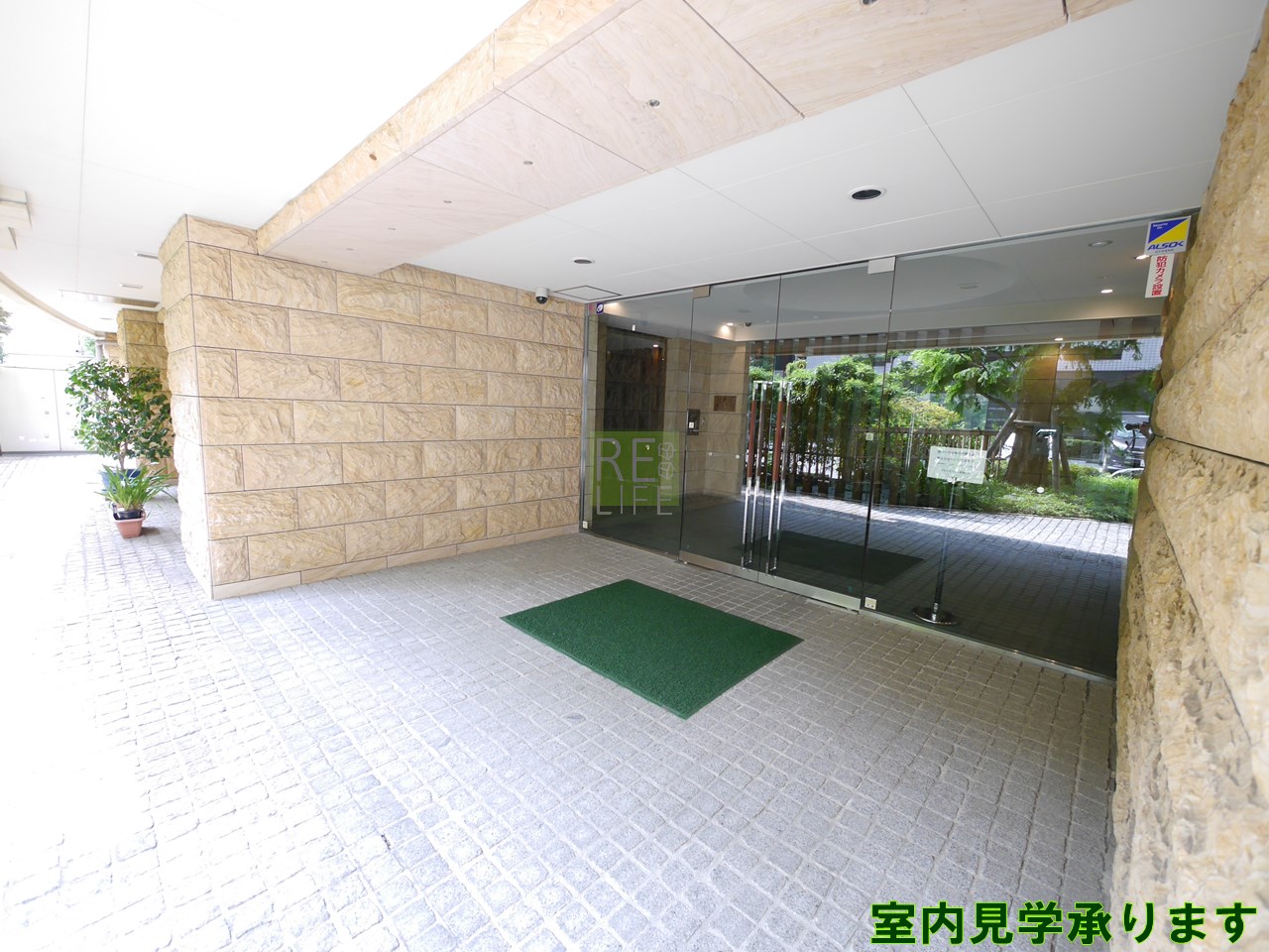 建物エントランス