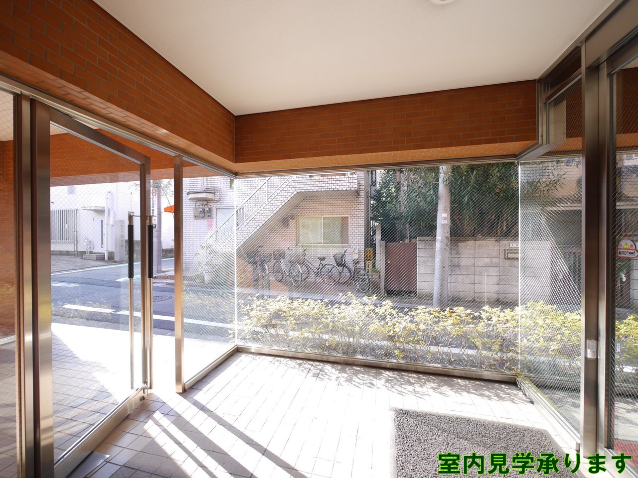 建物エントランス