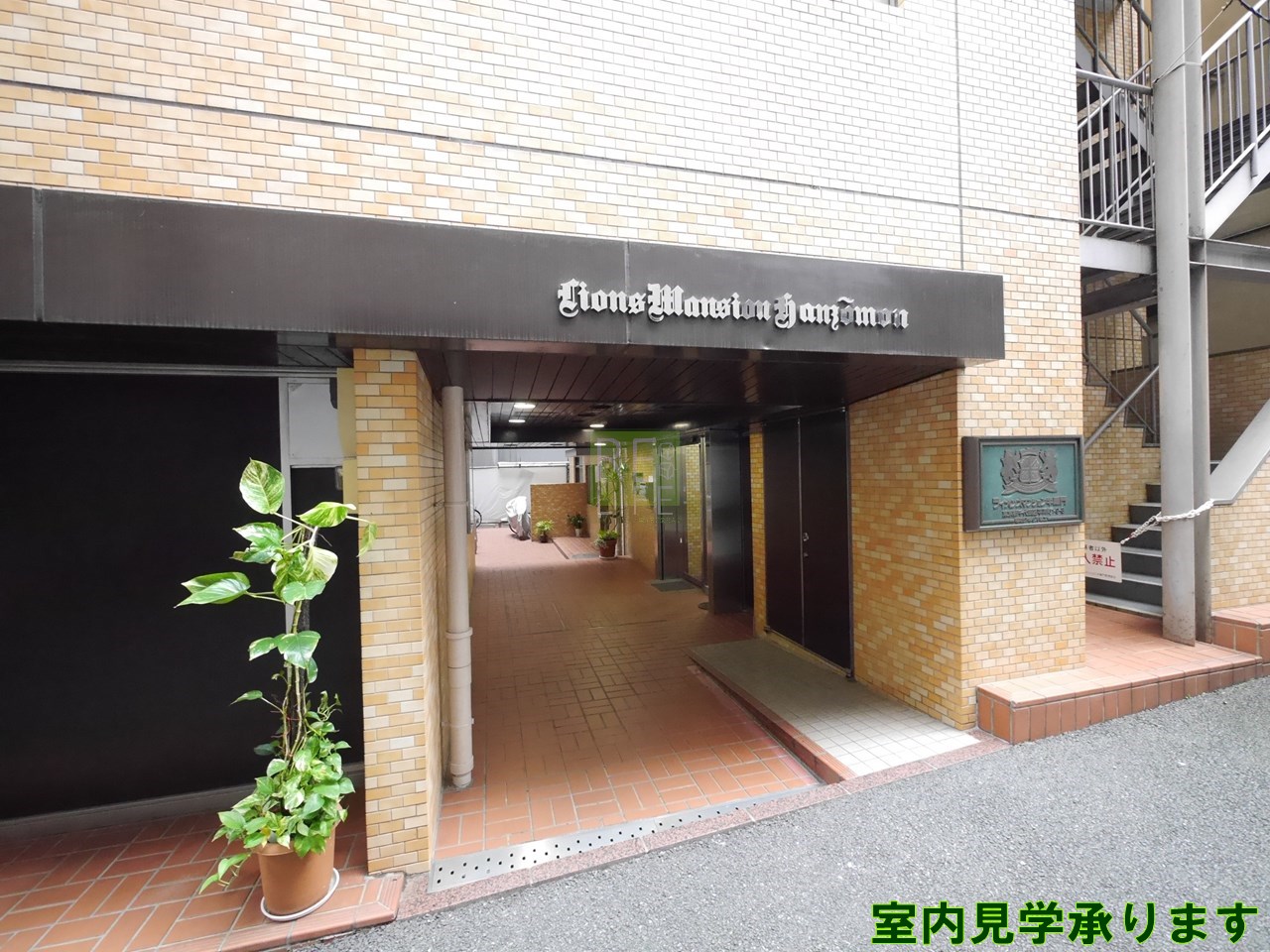 建物エントランス