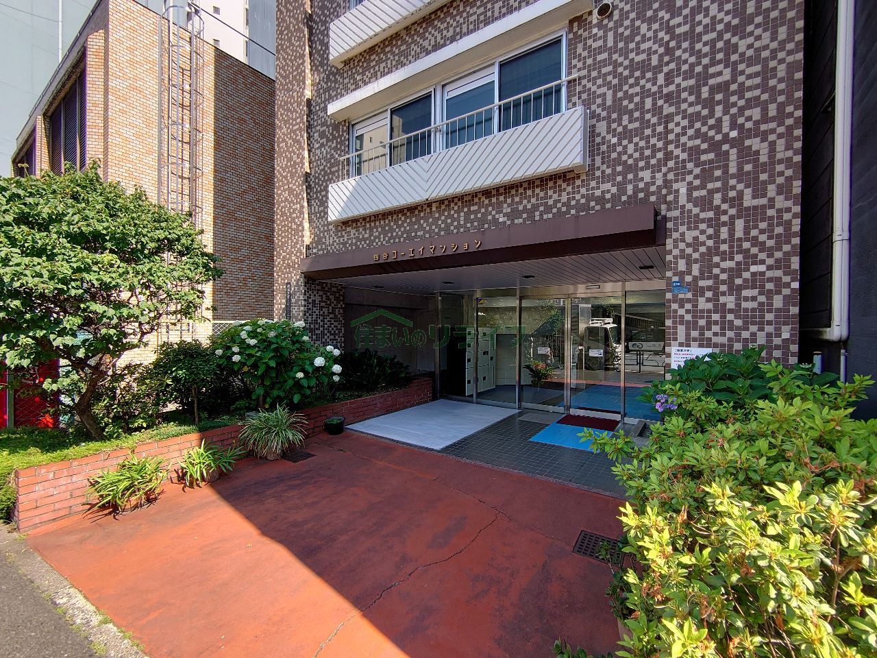 建物エントランス