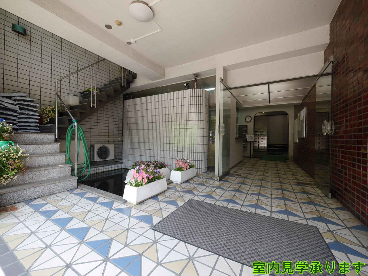 建物エントランス