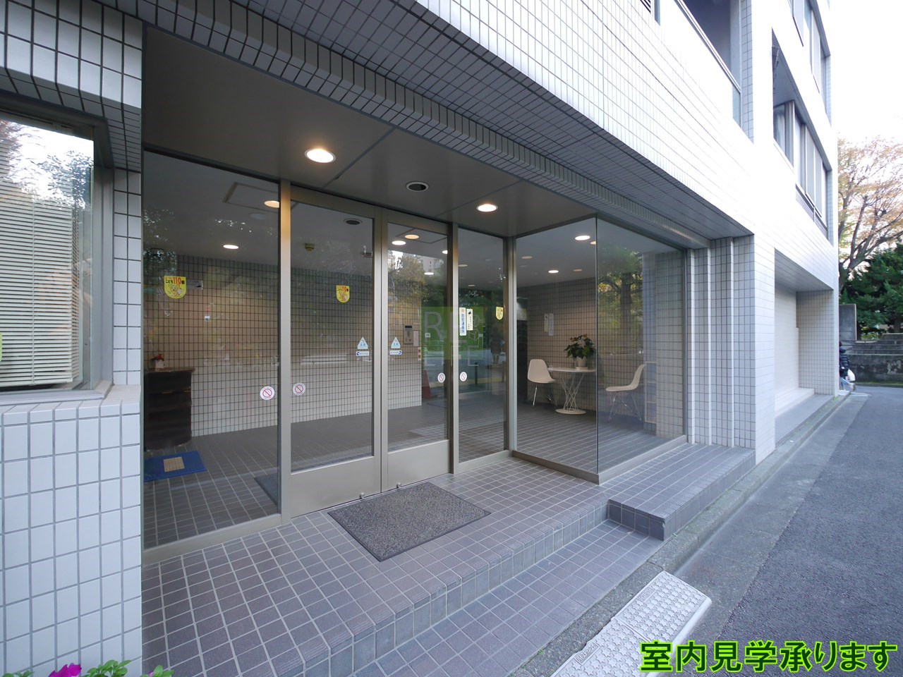 建物エントランス