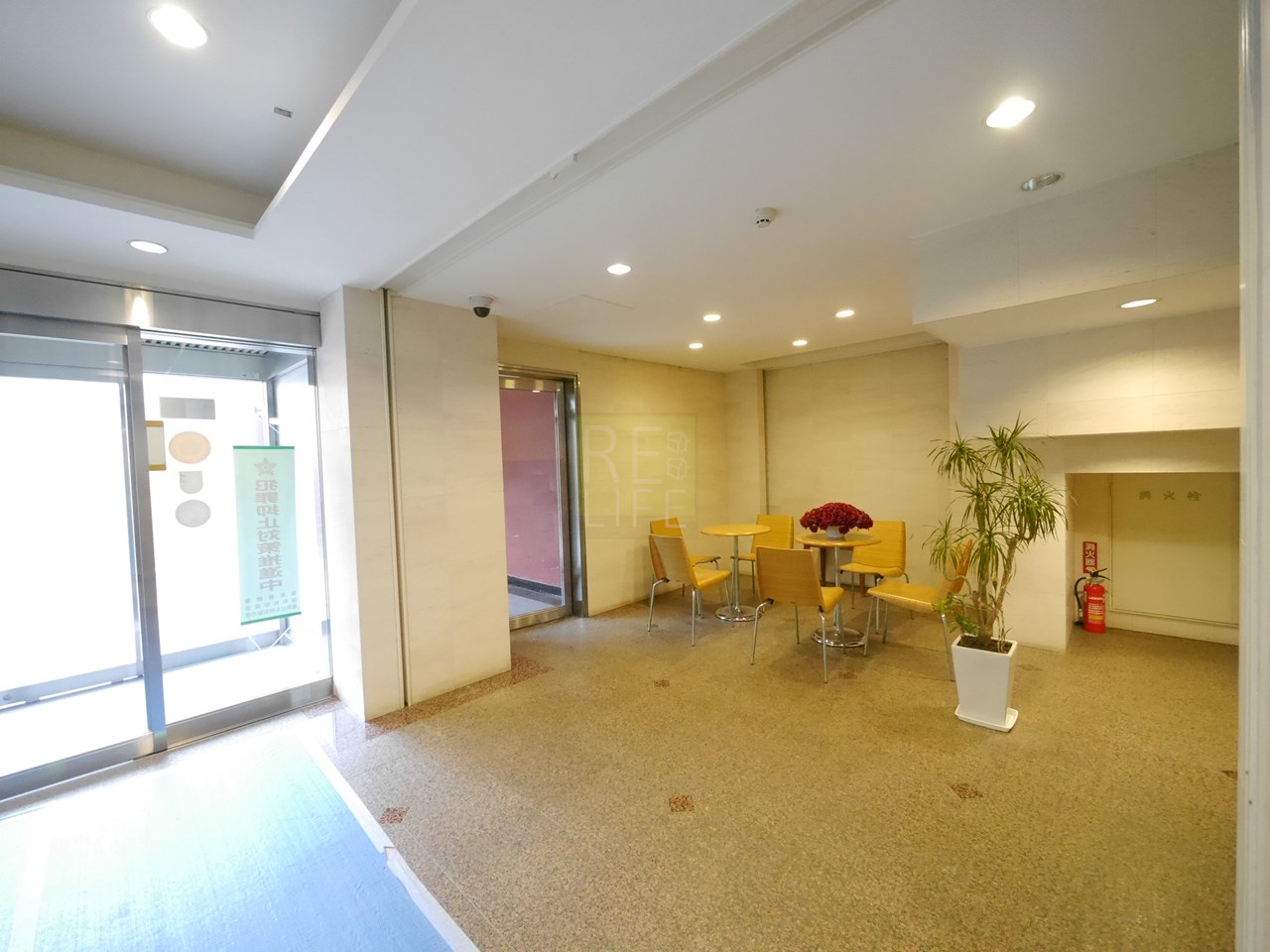 建物エントランス