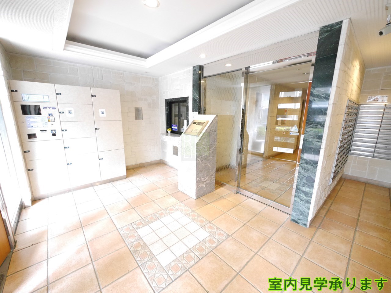 建物エントランス