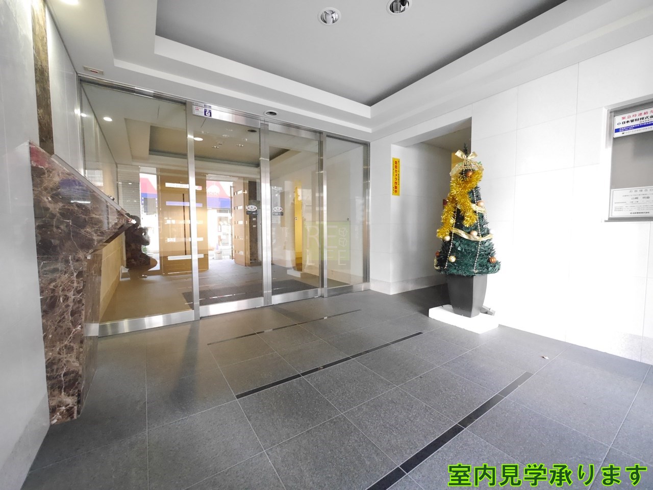 建物エントランス