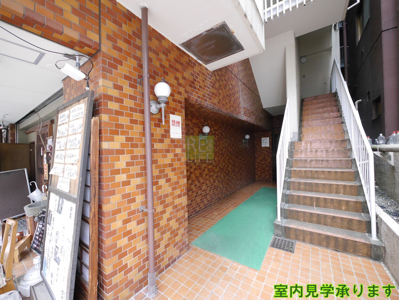 建物エントランス