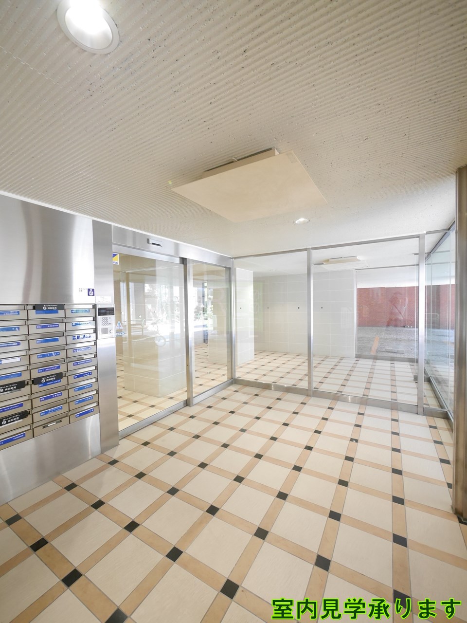 建物エントランス