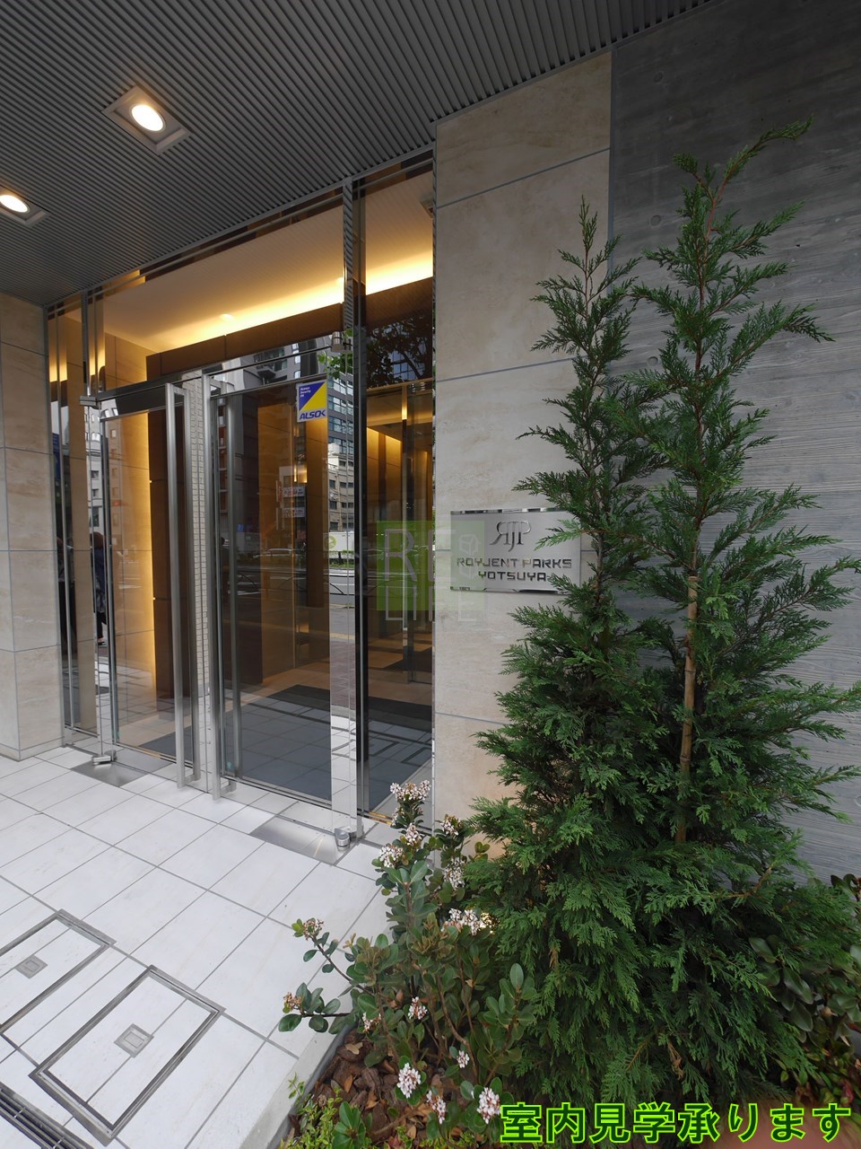 建物エントランス