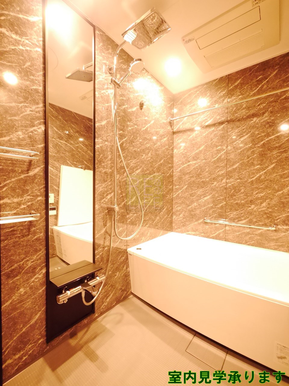 シャワールーム