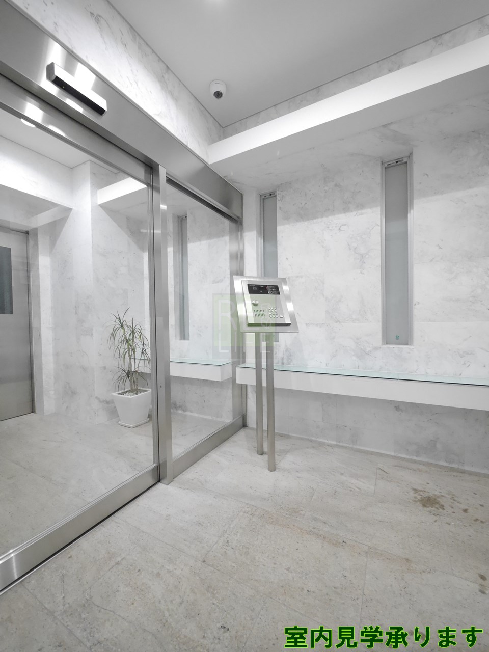 建物エントランス