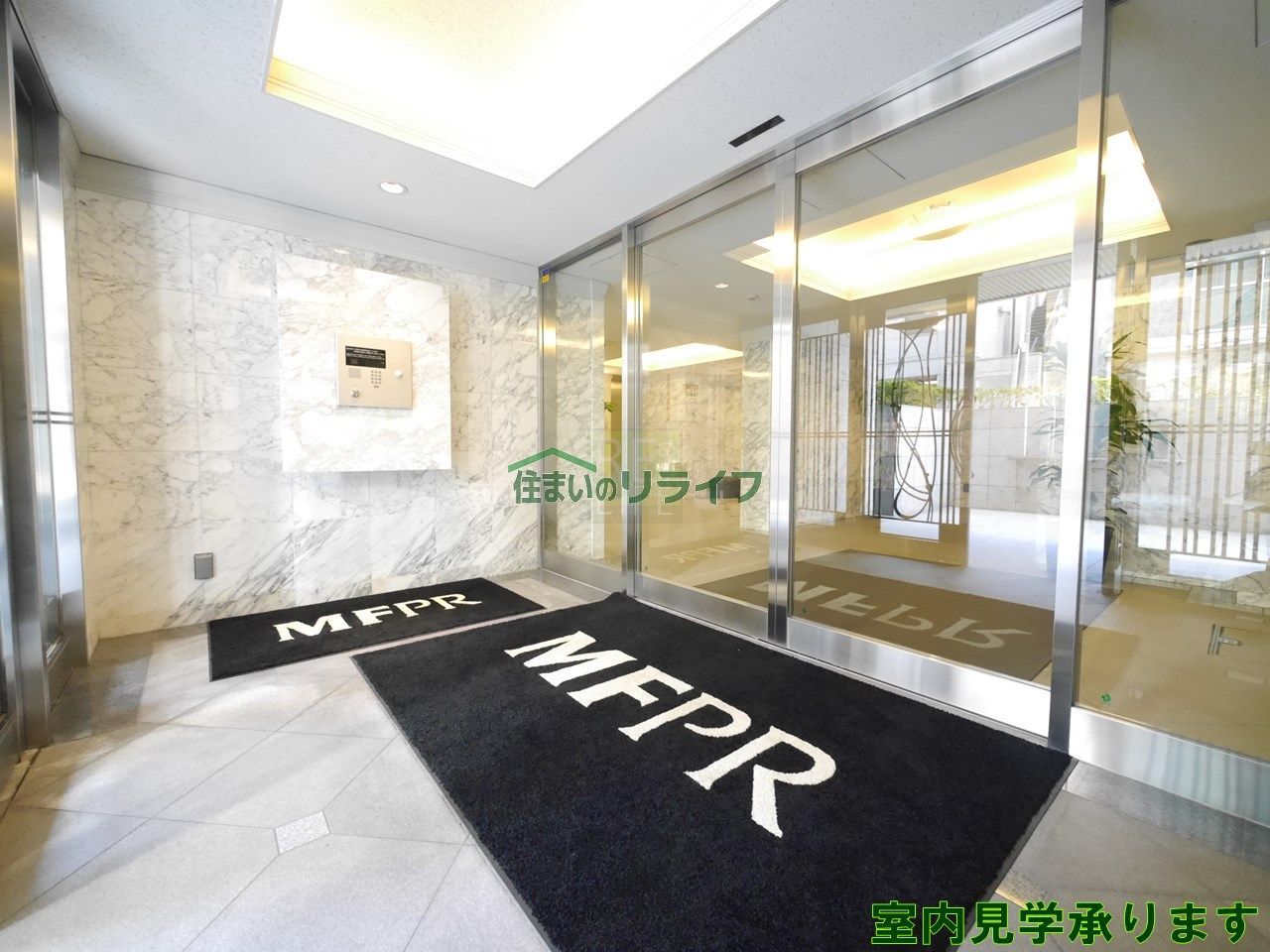 建物エントランス