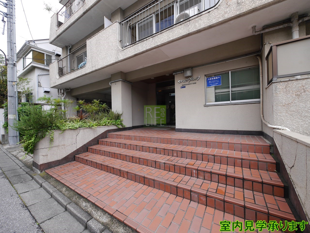 建物エントランス